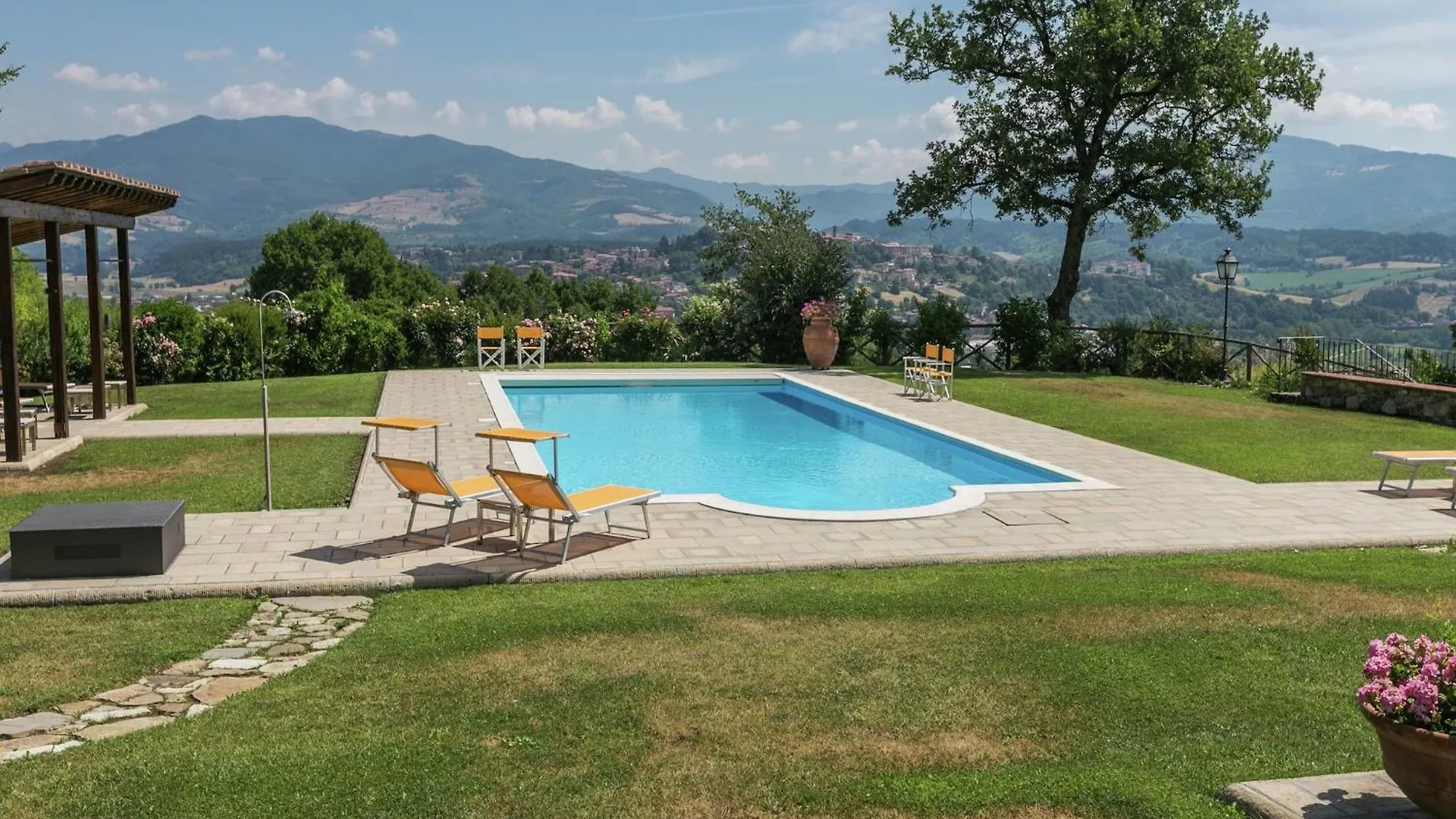 Holiday home Beautiful Mansion In Poppi With Pool Villa