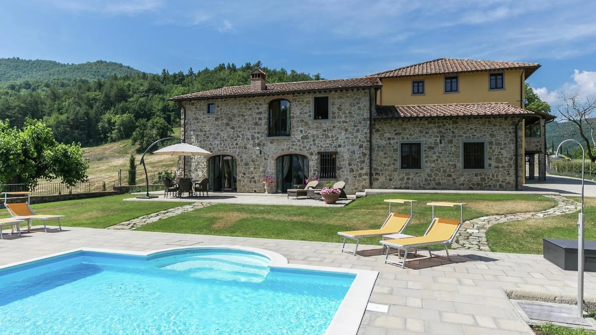 Holiday home Beautiful Mansion In Poppi With Pool Villa
